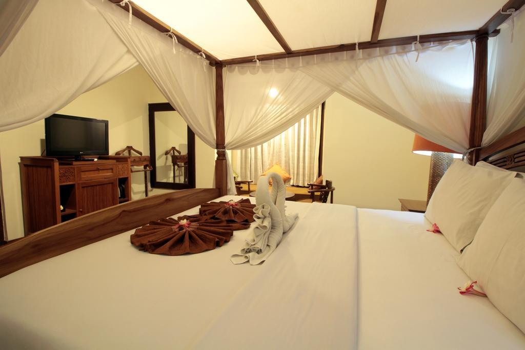 Diwangkara Beach Hotel & Resort ซานูร์ ภายนอก รูปภาพ